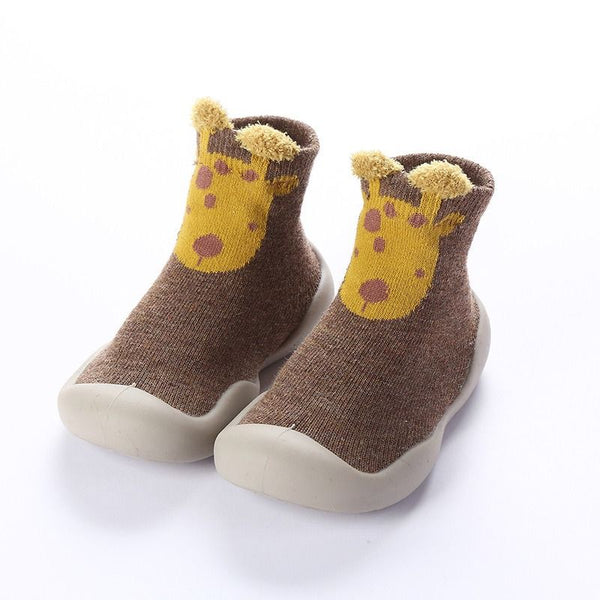 Chaussures CutieShoes™ pour enfants - Modèles premiers pas en coton et caoutchouc, conçues pour épouser la forme naturelle du pied, prévenir les glissades et protéger les orteils. Design mignon avec motifs d'animaux variés, parfaites pour le confort et la sécurité des premiers pas de bébé.