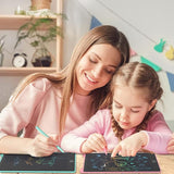 KidsPad™ tablette éducative sans lumière bleue pour le développement créatif, la motricité fine, et la coordination œil-main, idéale pour éloigner les enfants des écrans traditionnels et favoriser un apprentissage ludique et durable.