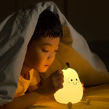 Veilleuse PearLight™ en silicone non-toxique pour enfants, offrant 7 couleurs ajustables, idéale pour combattre la peur du noir. Conception solide et résistante, avec différents modes d'éclairage et de timer pour faciliter les réveils nocturnes.