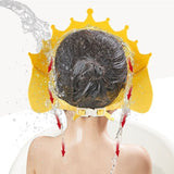 RoyalShower™, couronne protectrice pour enfants, empêche l'eau et le shampoing de couler dans les yeux et les oreilles lors du bain, fabriquée en silicone alimentaire sans BPA. Idéal pour stimuler l'imagination et transformer le bain en moment royal.