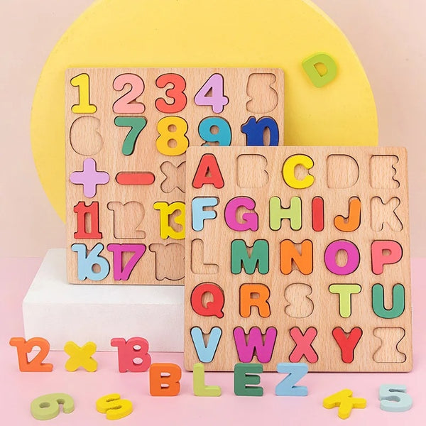 Ensemble de puzzles éducatifs SchoolPuzzle™ avec lettres alphabétiques et chiffres en bois naturel pour l'apprentissage ludique des enfants.