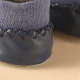 Chaussettes BabyGrip™ favorisant la croissance naturelle des pieds, protégeant les orteils et prévenant les glissades. Confortables, respirantes et fabriquées à 100% en coton pour la peau sensible des bébés.