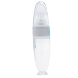 Biberon-cuillère BottleSpoon en silicone alimentaire sans BPA, idéal pour une transition douce du biberon à la cuillère. Capacité de 90 ML, conçu pour les bébés de plus de 4 mois. Évite les éclaboussures et permet un dosage précis des repas tels que la purée, bouillie et céréales. Facile à nettoyer et stériliser.